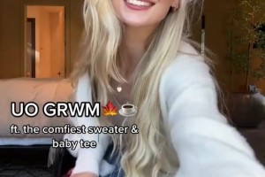 这颜值说是女篮球员你敢信？蒋紫涵场边认真听战术的样子太圈粉了